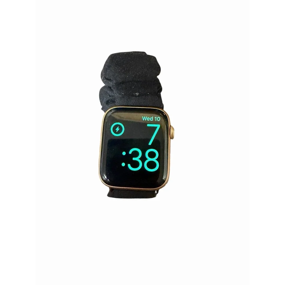Apple Watch Series 5 44mm GPS Gold Aluminum 94% Battery Health
